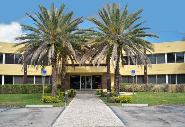 555 SW 12th Ave, Pompano Beach, FL 33069